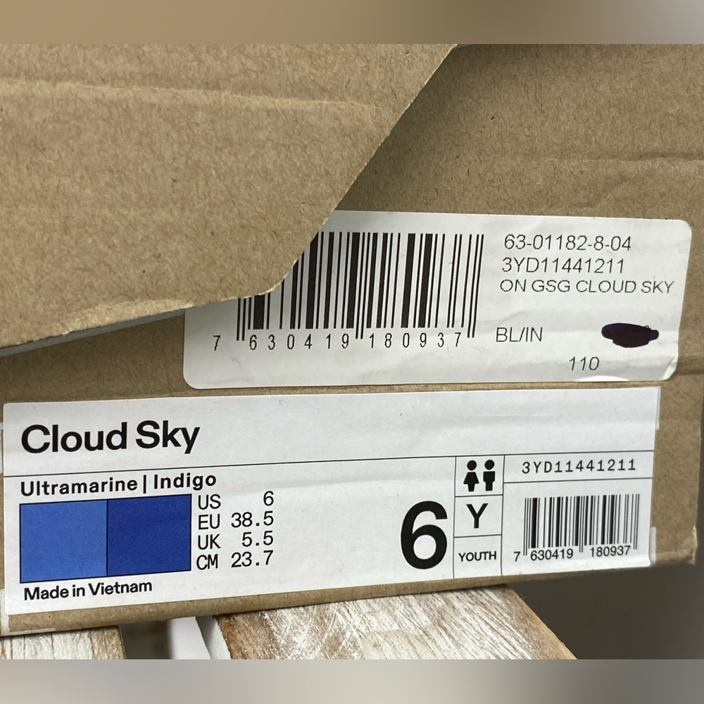 On Runninh Cloud Sky sneakers are lightweight, blue agile running shoes size Y6 - Picture 7 of 11